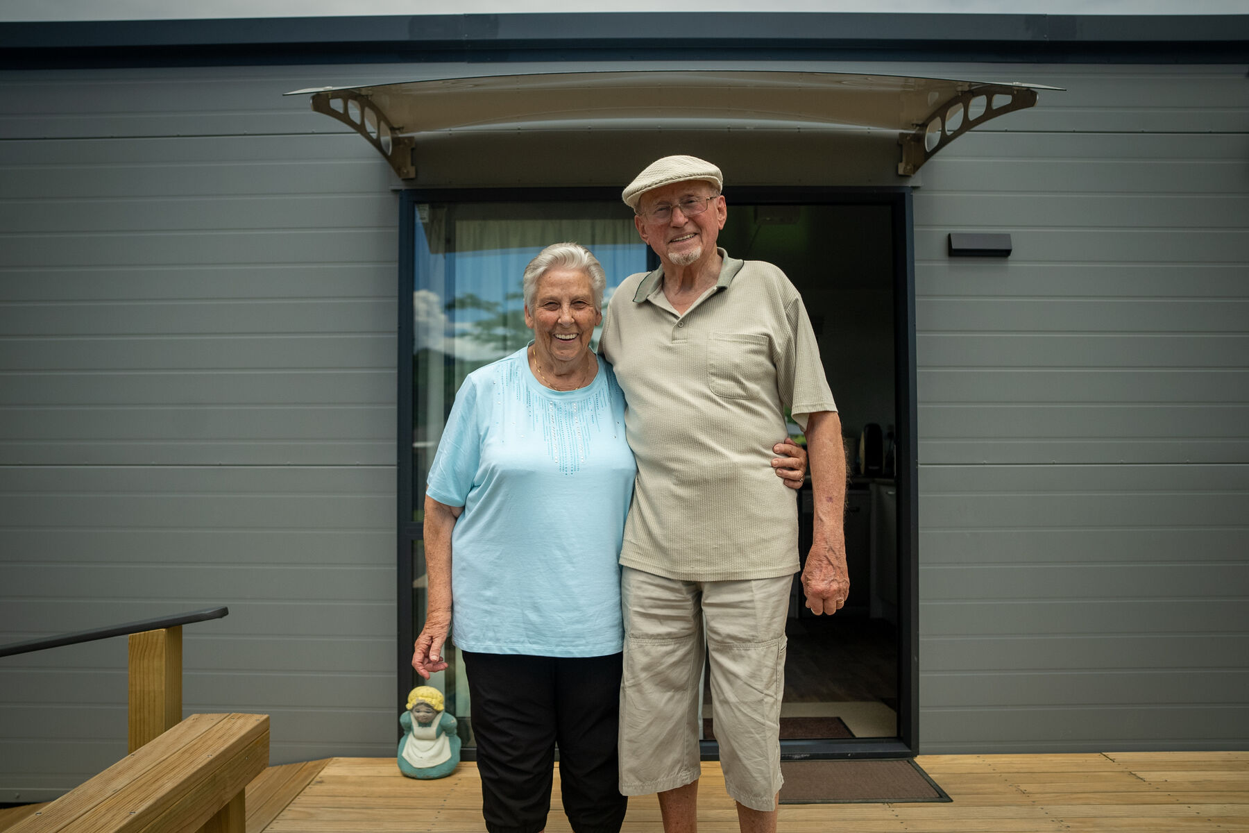 Elaine and Warwick 2022 08 01 042436 jpua